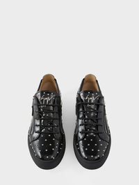 FRANKIE STUDS SNEAKER