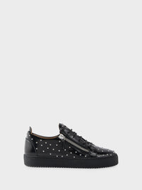FRANKIE STUDS SNEAKER