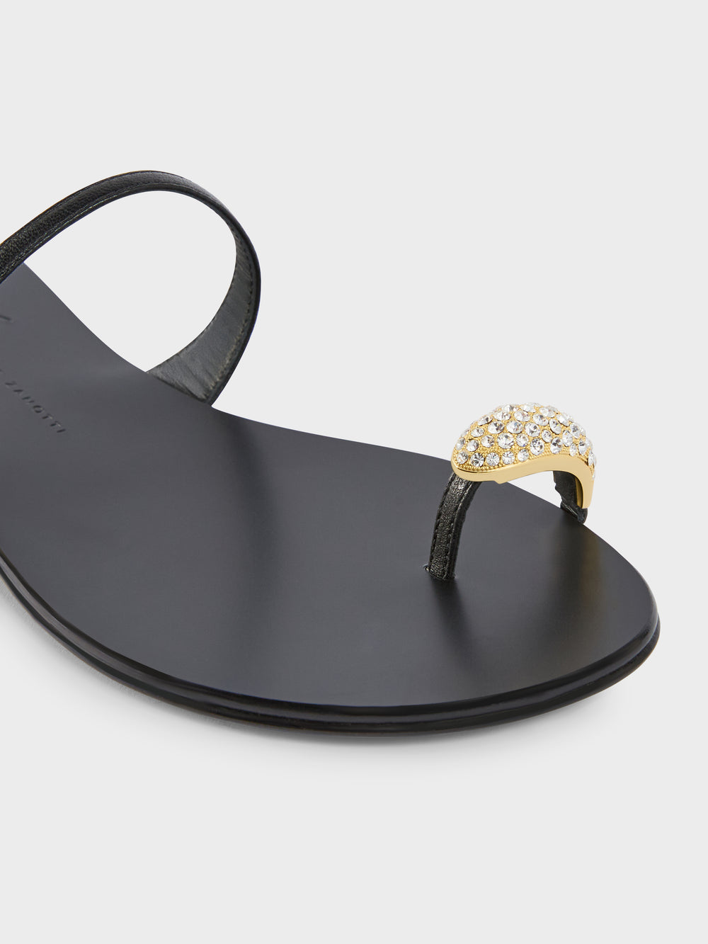 RING FLAT SANDAL