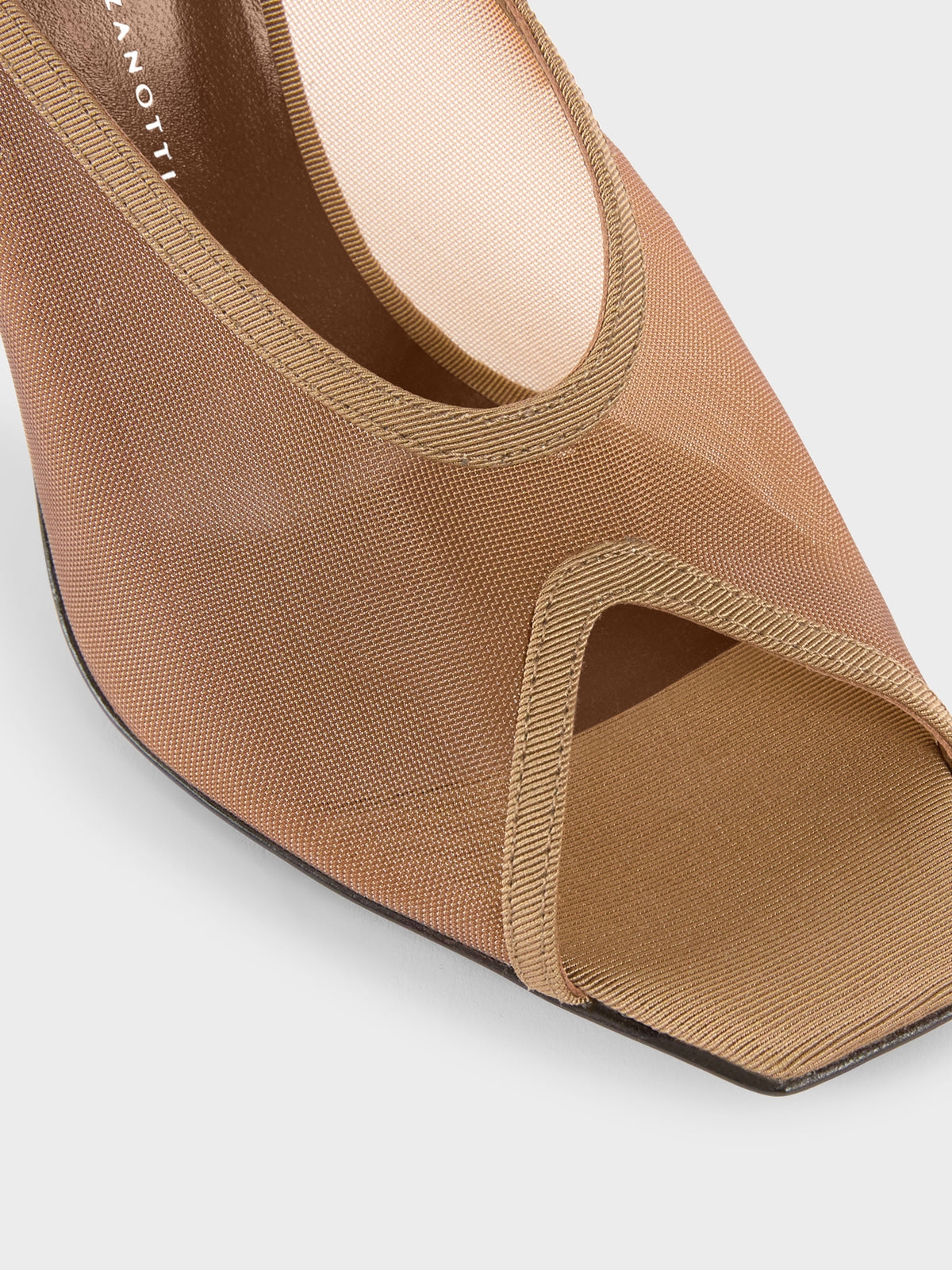 GUEPIERE MULE 105