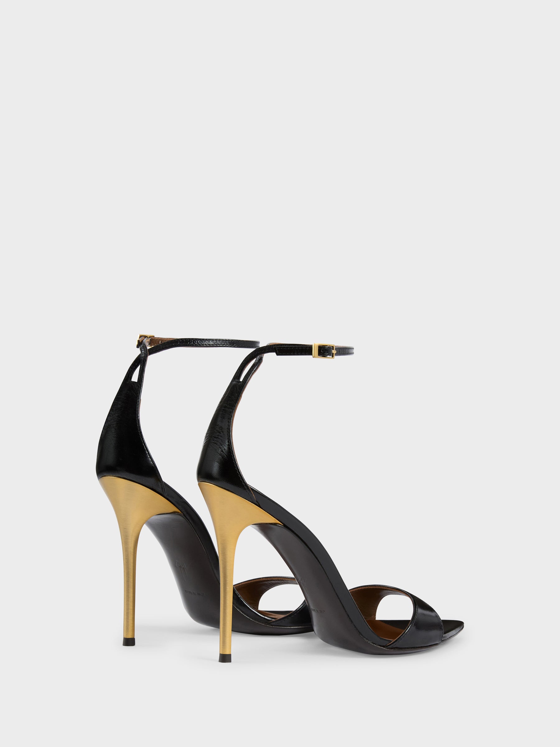 INTRIIGO STRAP SANDAL 105