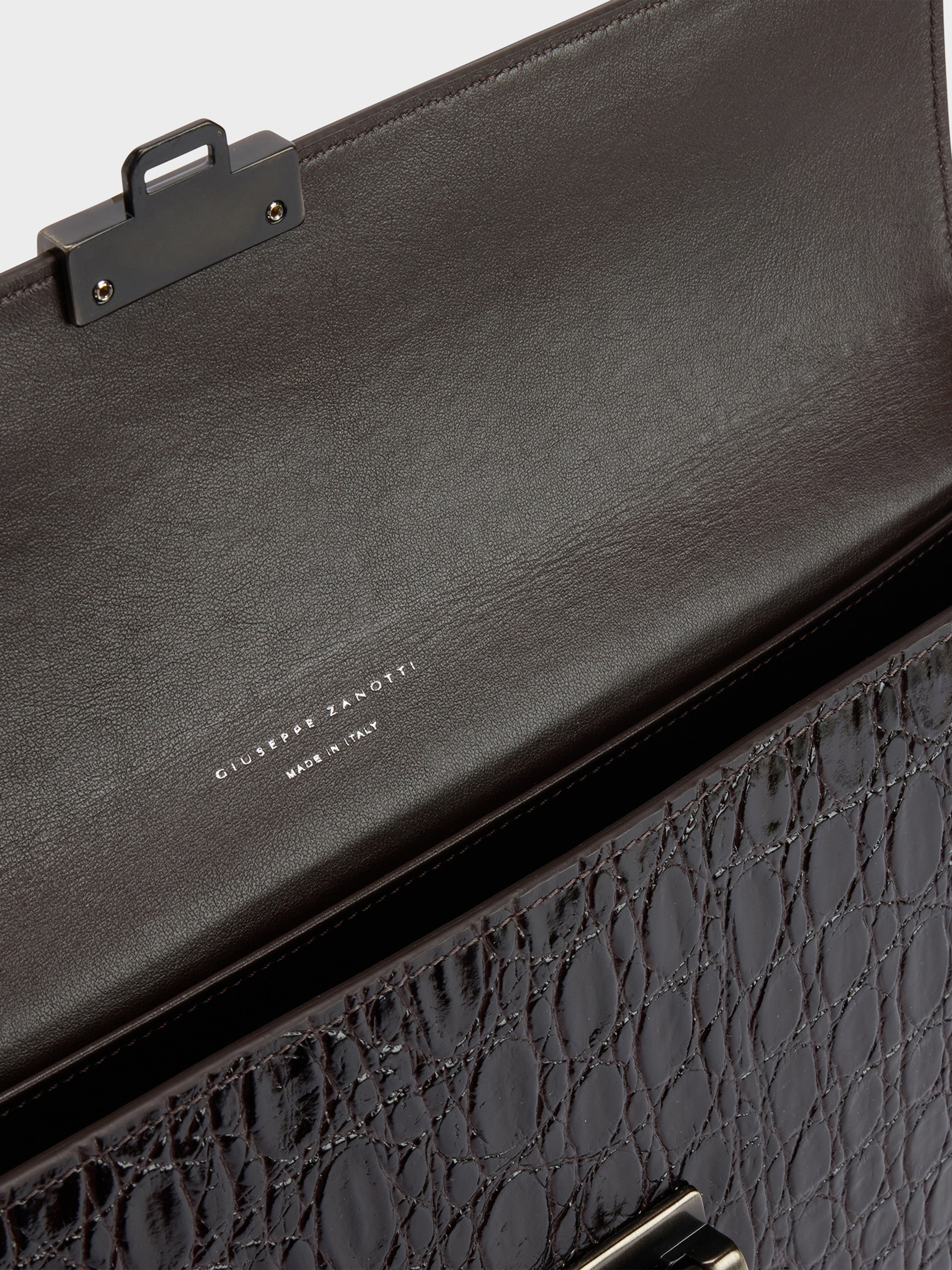 YANNIS POCHETTE