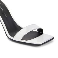 SHANGAY BUCKLE - White - Sandals