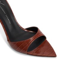 INTRIIGO - Brown - Sandals