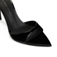 INTRIIGO - Black - Sandals