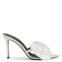 INTRIIGO ALEXANDRINE - White - Sandals