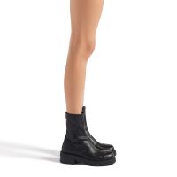 JUNNEY: Boots Black | Giuseppe Zanotti
