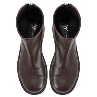 JUNNEY: Boots Brown | Giuseppe Zanotti