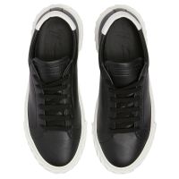 ECOBLABBER - Black - Low top sneakers