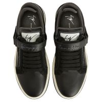 GZ94 - Black - Low-top sneakers