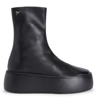 新品SALE☆ GIUSEPPE ZANOTTI DESIGN 牛柄ブーツ GZ LEAGUE MAXI: Boots Black | Giuseppe Zanotti
