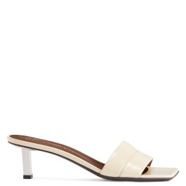 完売品 bibiy DOLLY GINGHAM SANDALS GIUNON Amazon.com | Bandolino Women's JESTTER Wedge Sandal, Rose