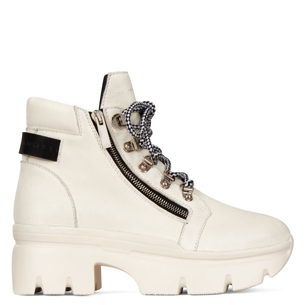 trek boots