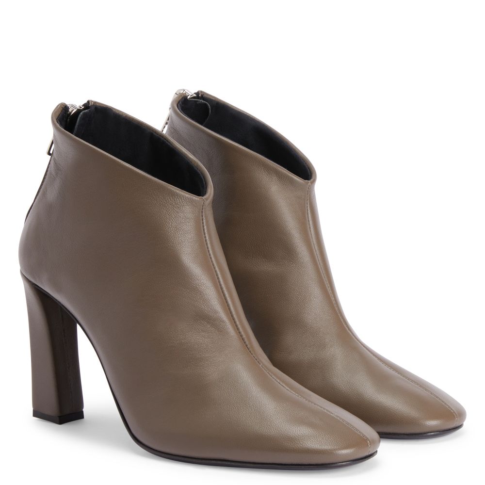 【Saint Laurent】JOSIE BOOTIE 75MM◆806671AADGZ Saint Laurent | Josie Ankle Boots | Heeled Ankle Boots