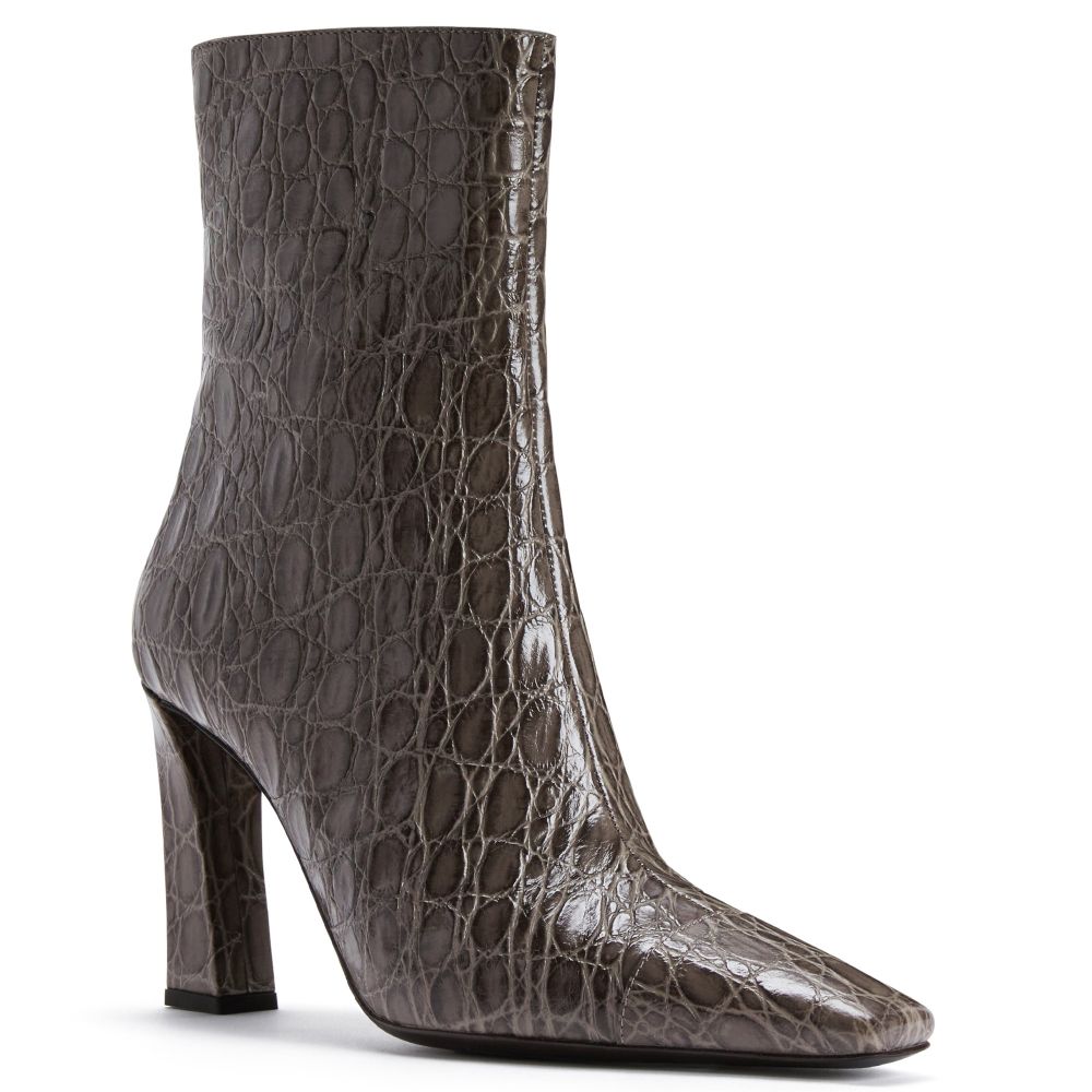 JANIEE BOOTIE 90 side view
