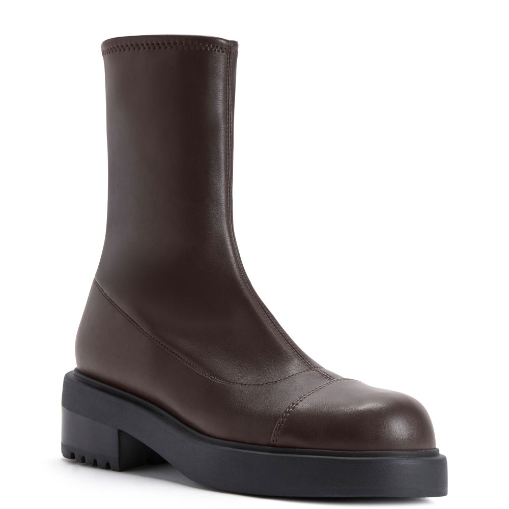 JUNNEY: Boots Brown | Giuseppe Zanotti JUNNEY: Boots Brown | Giuseppe Zanotti