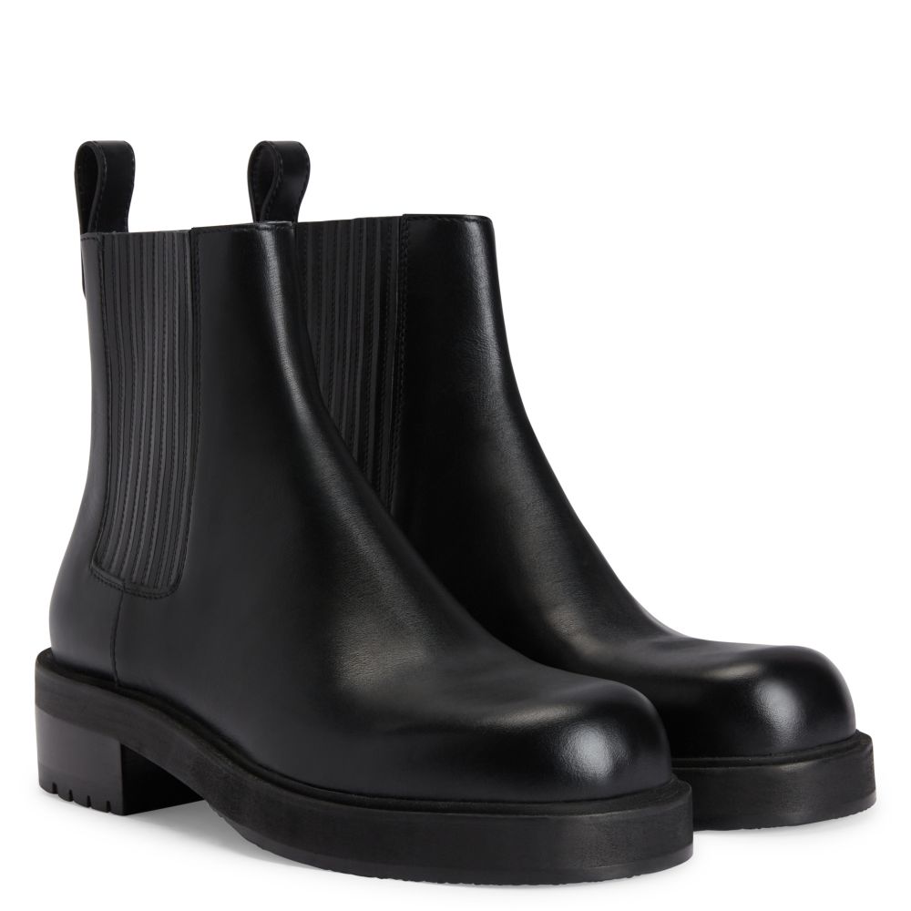PEYEN: Boots Black | Giuseppe Zanotti