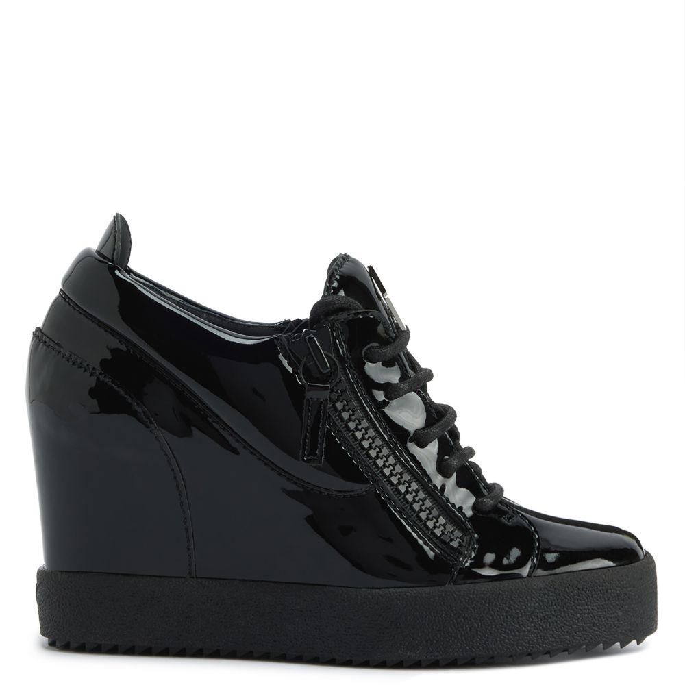 ★GIUSEPPE ZANOTTI NAOMI SNEAKERS ロートップスニーカー Giuseppe Zanotti Swaps His Famed Futuristic Lens For