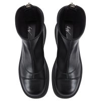 JUNNEY: Boots Black | Giuseppe Zanotti