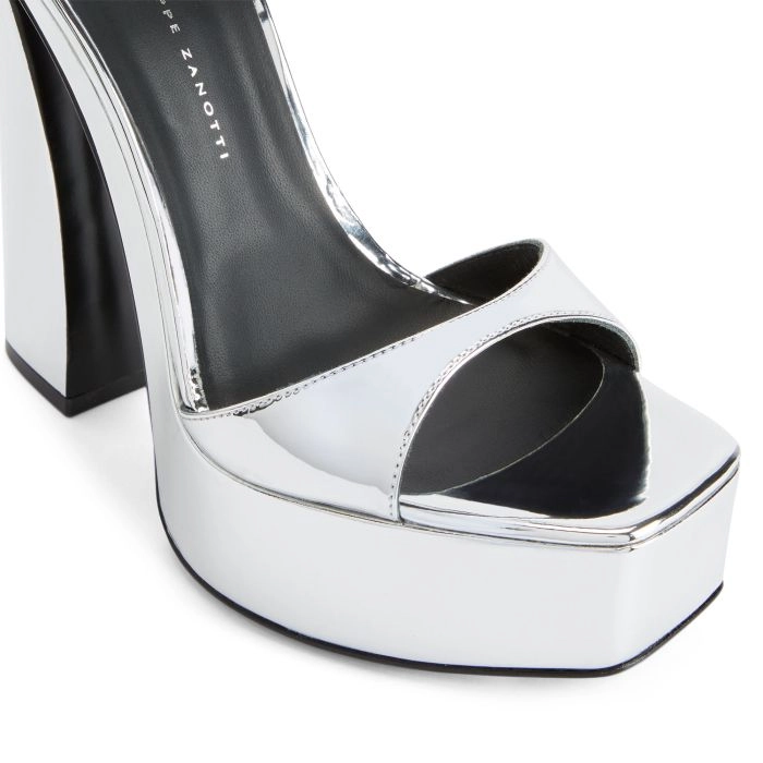 ジュゼッペザノッティ　スワロフスキー　パンプス Giuseppe Zanottiジュゼッペザノッティパンプス