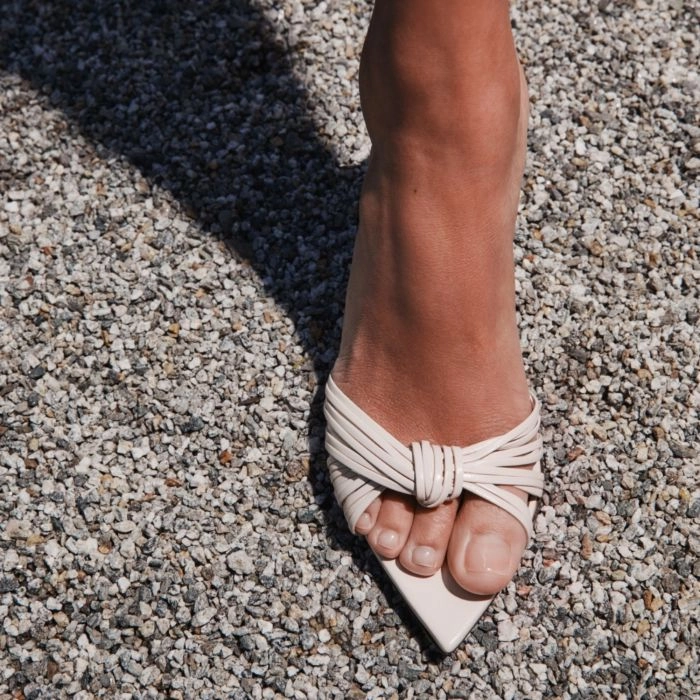 INTRIIGO KNOT 90: Sandals Beige | Giuseppe Zanotti