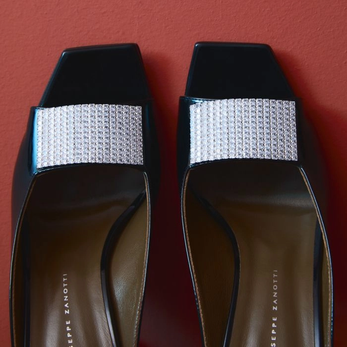 サンダル・ミュール GIUSEPPE ZANOTTI FW22 MULES WITH GLITTER (I200014_003) Giuseppe Zanotti Mules With Glitter | italist | REVERSIBLE