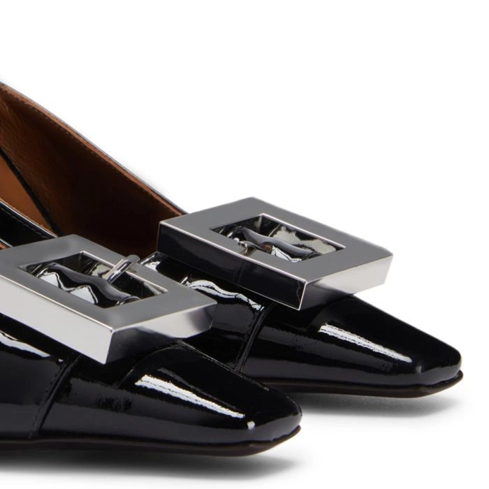 GIUSEPPE ZANOTTI 新品同様 エナメルパンプス ベルト ブラック