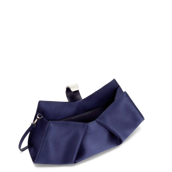 イタリア製 IACUCCIライトブルー レザー クラッチバッグ イタリア製 IACUCCIライトブルー レザー クラッチバッグ イタリア製