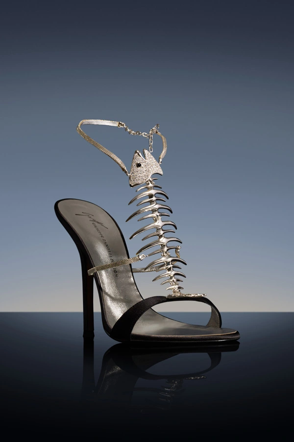 Giuseppe Zanotti 美品 パンプス クリアヒール 透明ヒール 黒 イタリアシューズブランドGiuseppe Zanottiジョゼッペ